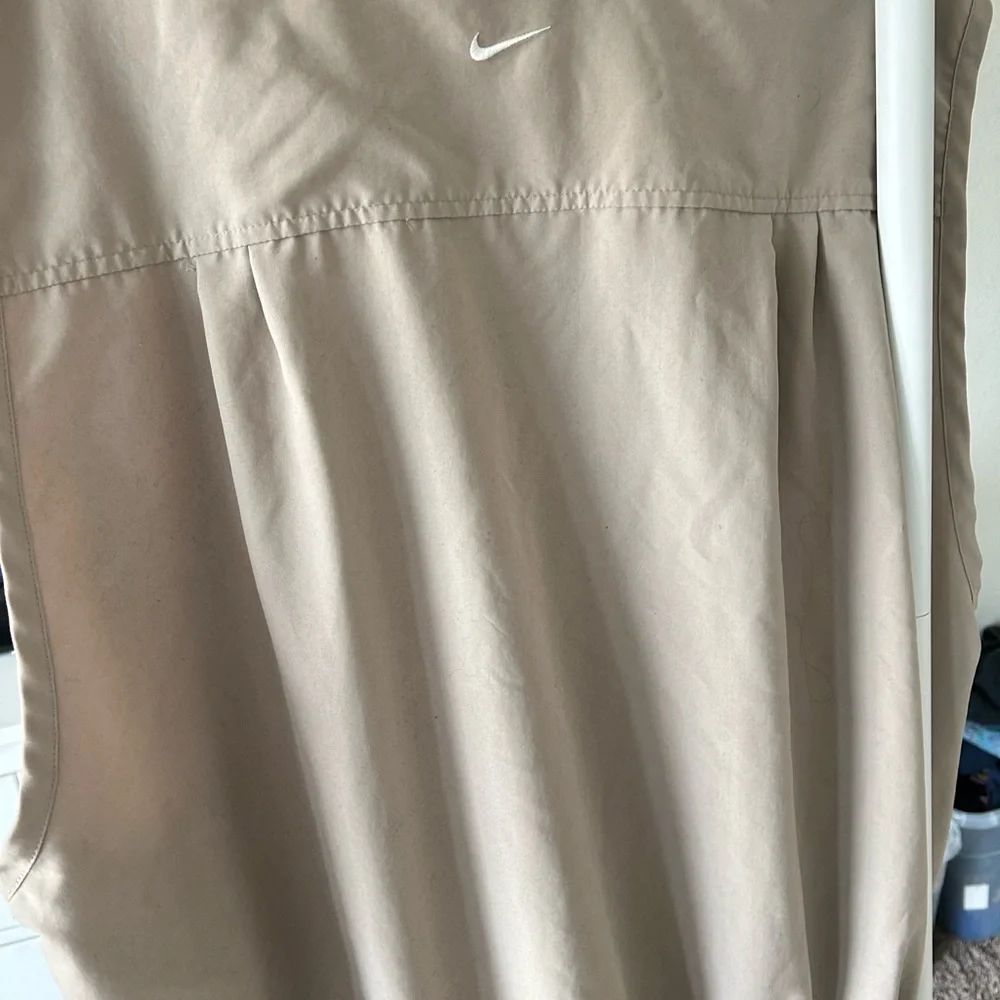 Nike men's Golf Beige V-Neck Vest with Striped Trim - Picture 5 of 5